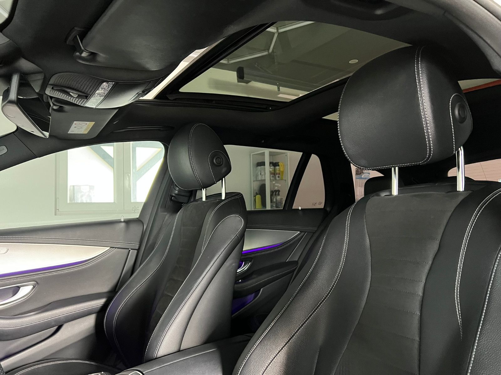 Fahrzeugabbildung Mercedes-Benz E 220 d AMG-LINE/PANO/BURMESTER/DISTRONIC PLUS