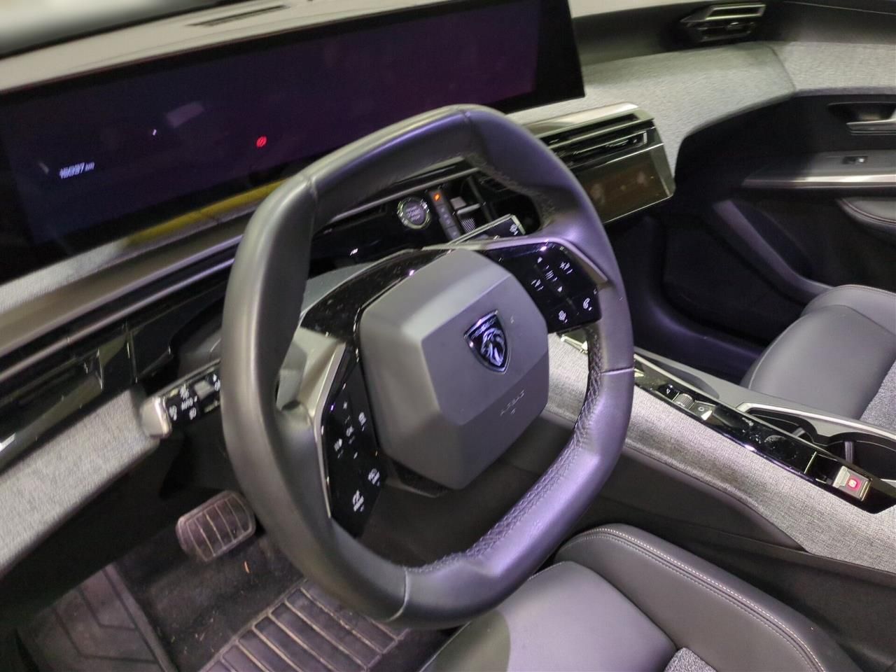 Fahrzeugabbildung Peugeot 3008 Allure MHEV 145 e-DSC+Navi+Sitzhzg.+Keyless