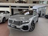 Volkswagen Touareg 3.0TDI V6 R-Line 4M ACC LED KAMERA - silberne Volkswagen Touareg