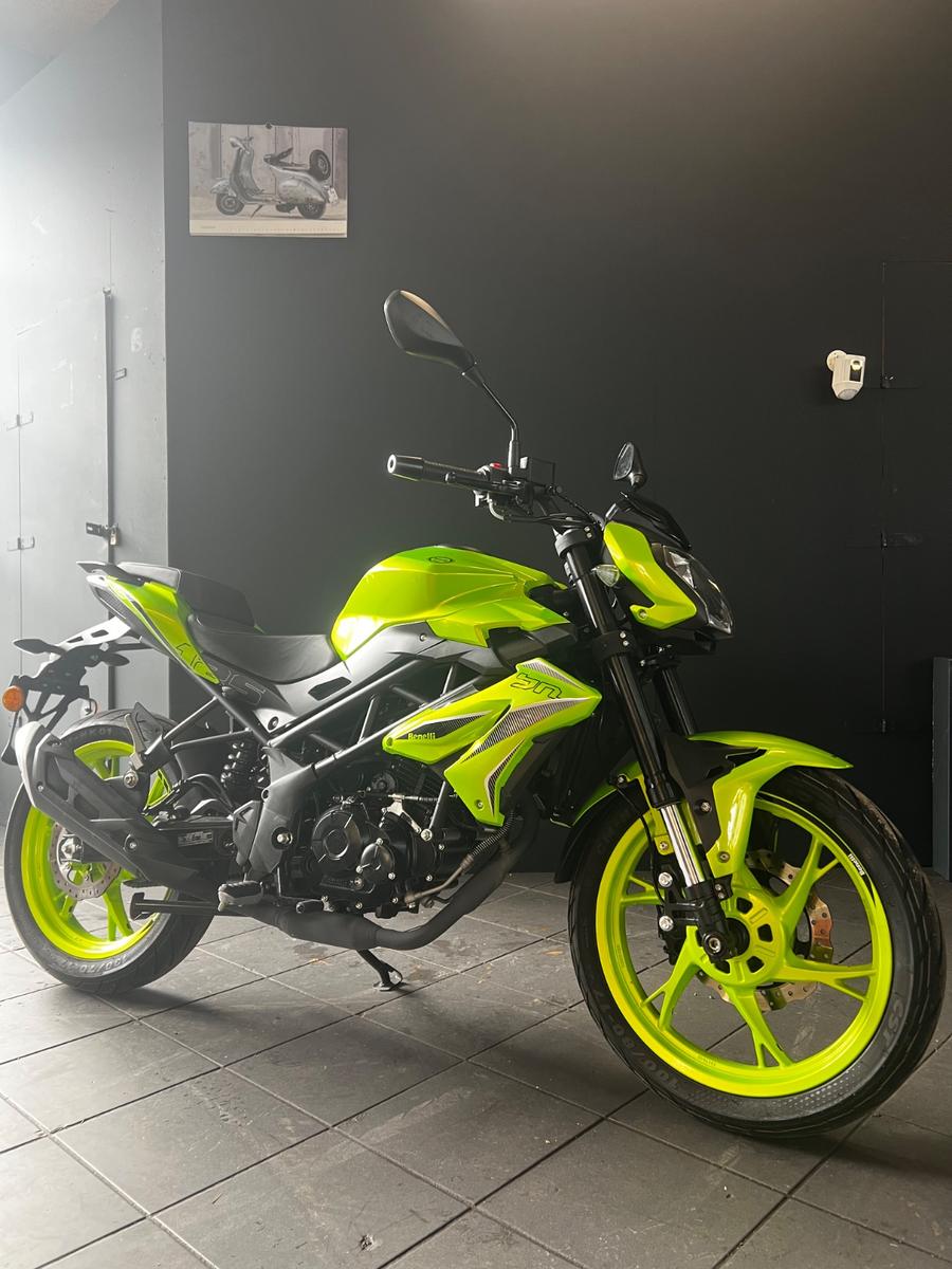 Benelli BN 125 CBS Neu Zust. 1J GW ähnl.SM SX RS4
