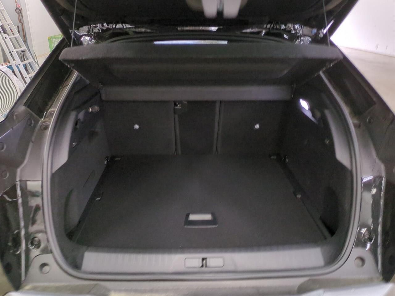 Fahrzeugabbildung Peugeot 3008 GT MildHybrid e-DSC+Navi+VollLED