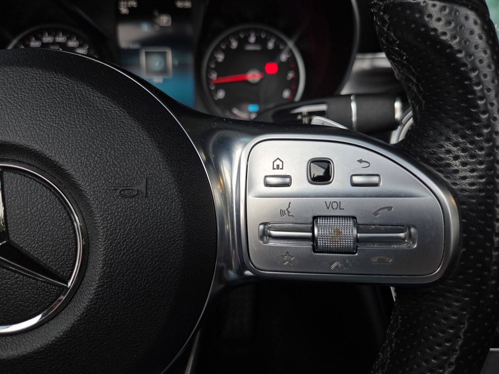 Fahrzeugabbildung Mercedes-Benz C 200 Cabrio AMG LINE NIGHT LED NAV RFK SHZ