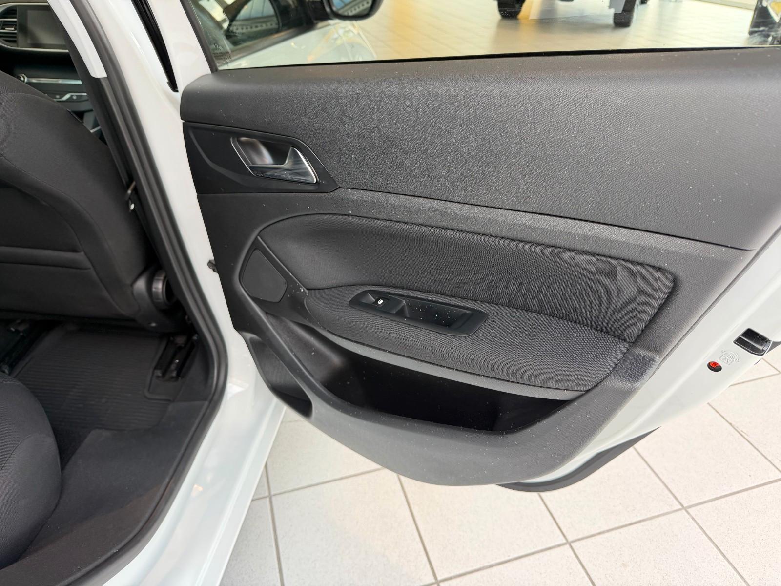 Peugeot 308 Style 1.2 Kamera Panorama Sitzheizung