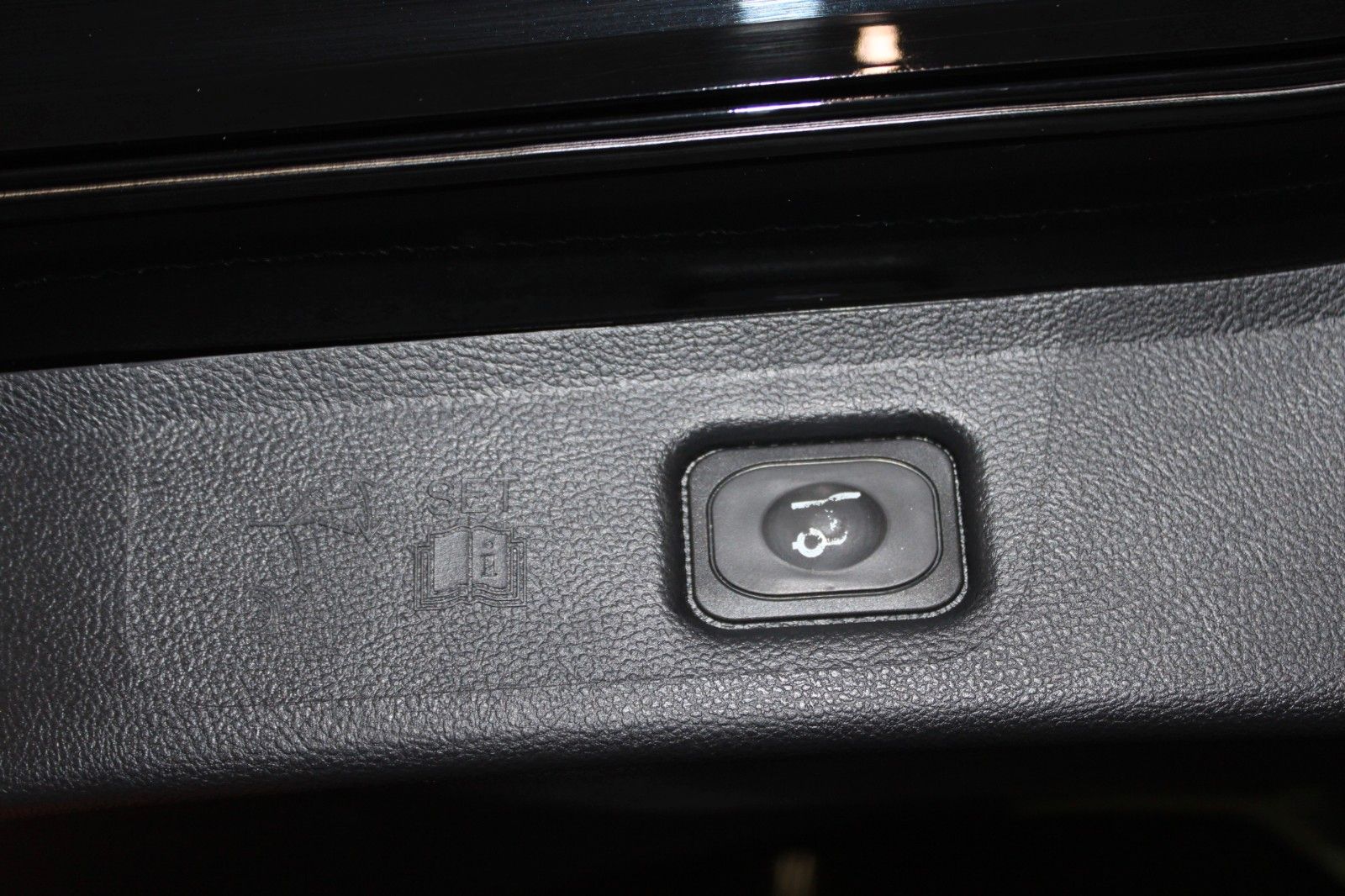 Fahrzeugabbildung Ford S-Max Titanium Automatik 7-Sitze AHK ACC CAM LED