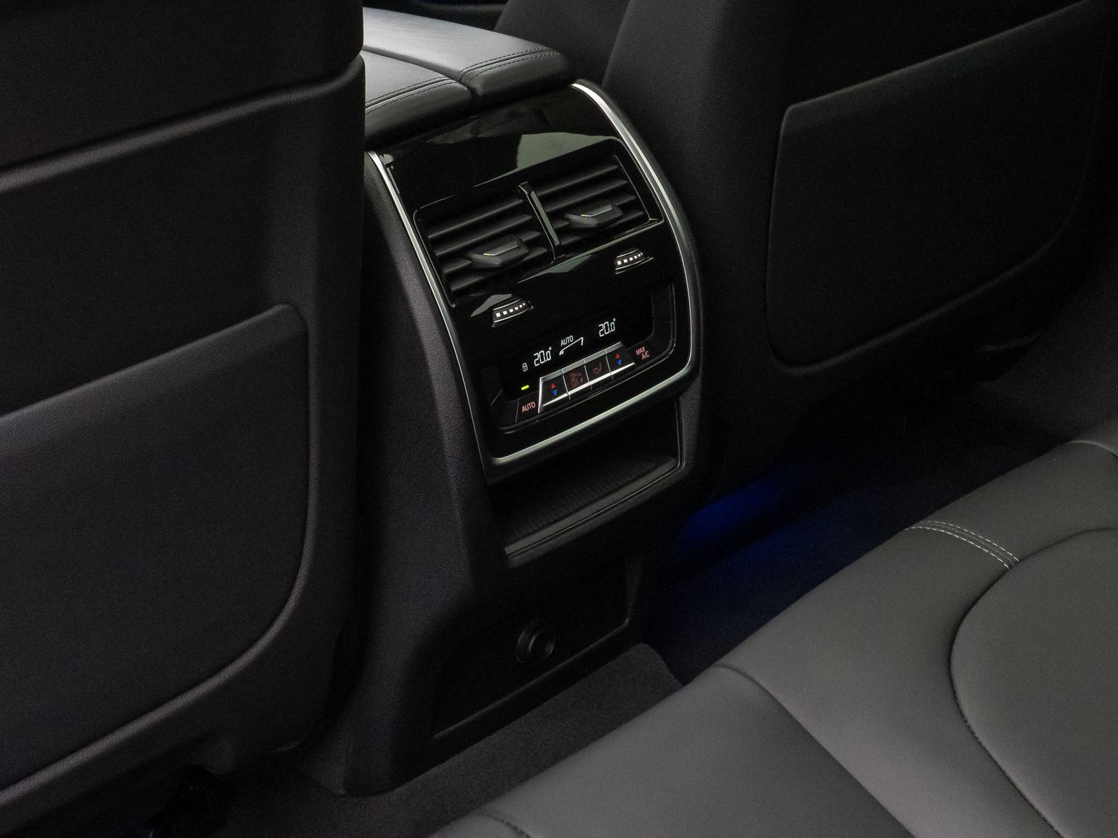 Fahrzeugabbildung BMW X6 M50i Panorama Laser 360° DAB H/K HUD 22Zoll