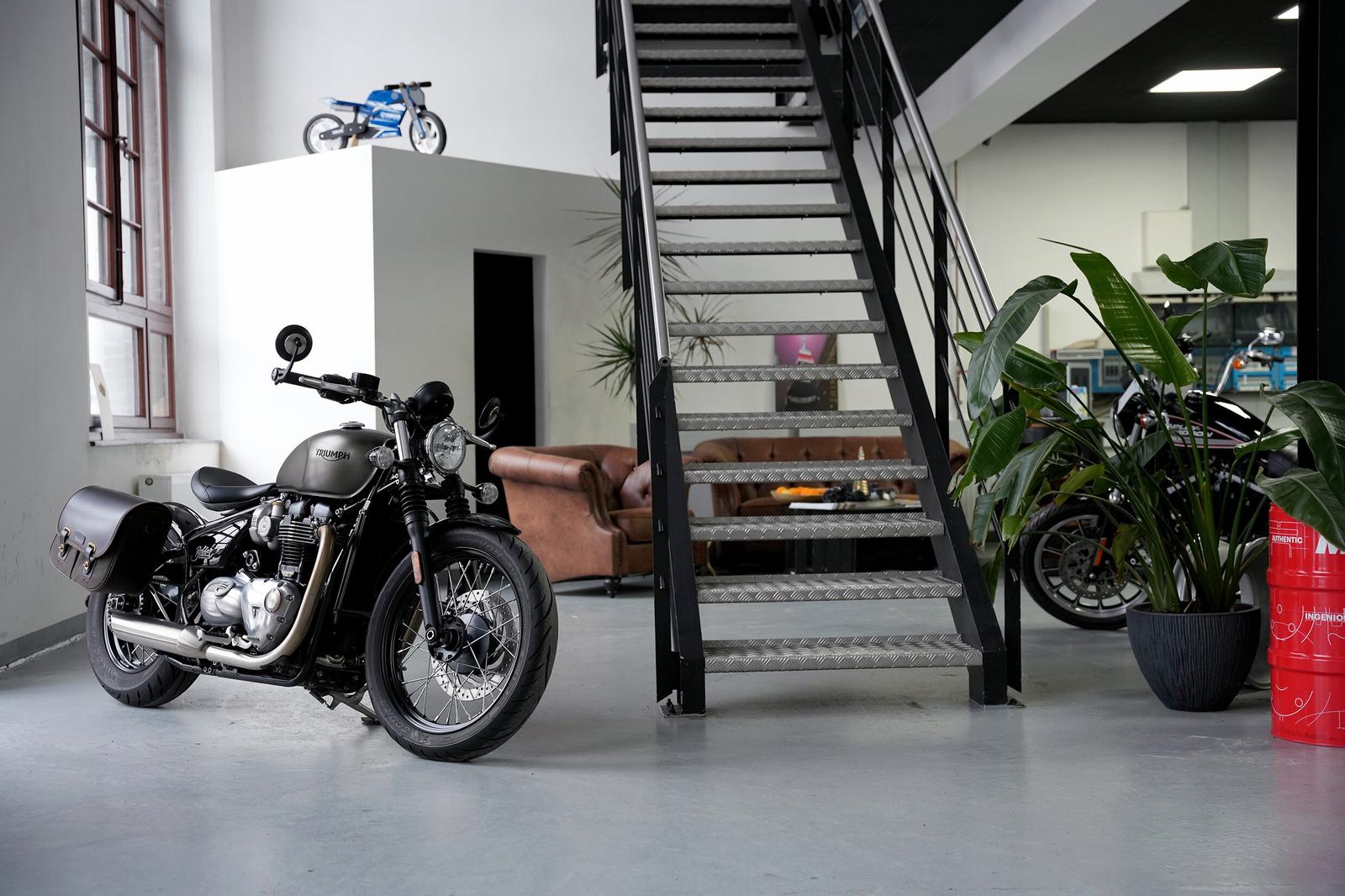 Triumph Bonneville 1200 Bobber | 1. Hand |