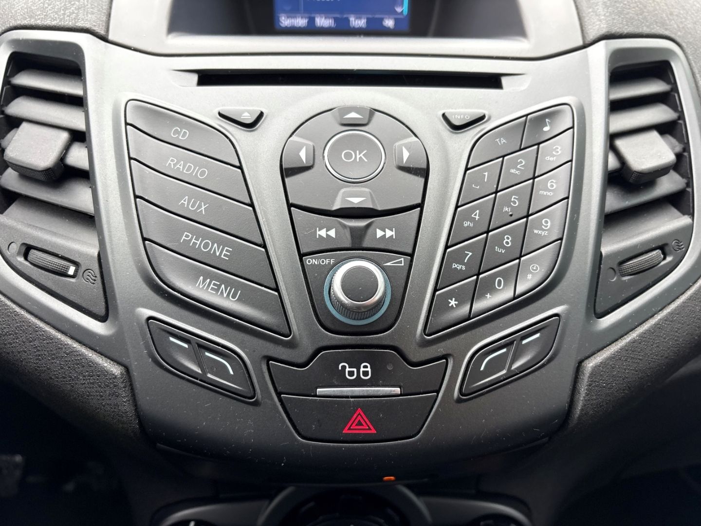 Fahrzeugabbildung Ford Fiesta SHZ Bluetooth Klimaanlage heizb WSS