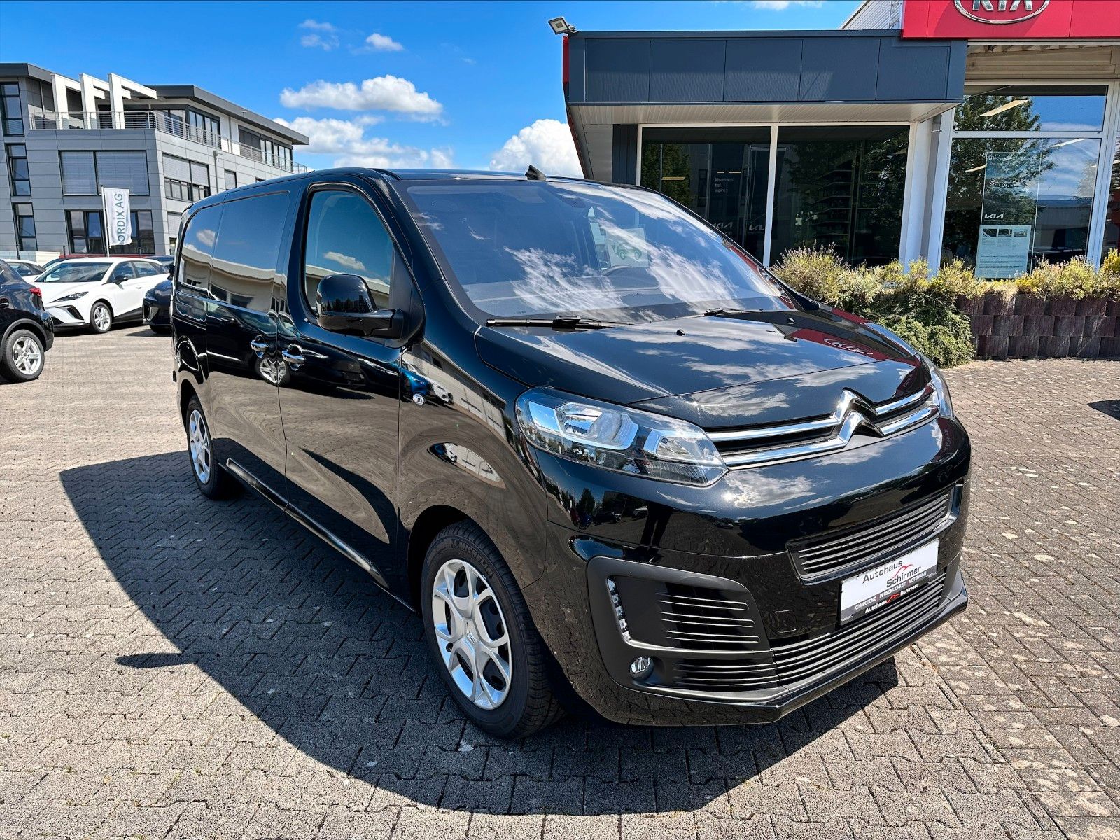 Fahrzeugabbildung Citroën e-Jumpy Kasten Standard 75KWh Navi Sítzhzg