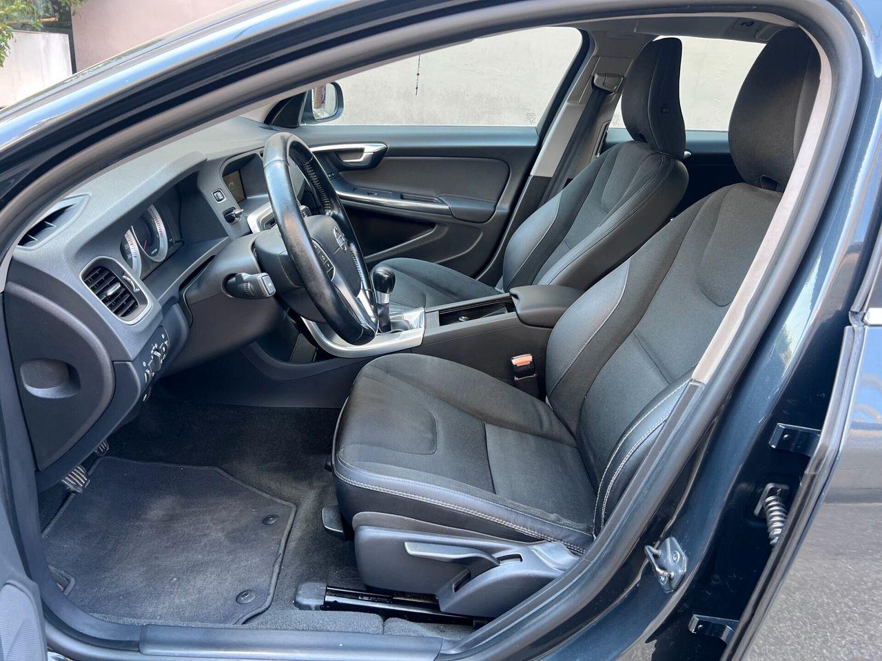 Volvo V60 2012 — photo 8