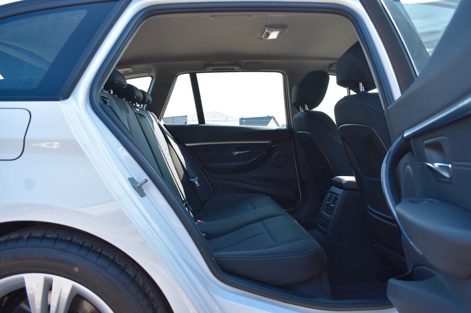 Fahrzeugabbildung BMW 320 d Touring Sport Line Automatik AHK