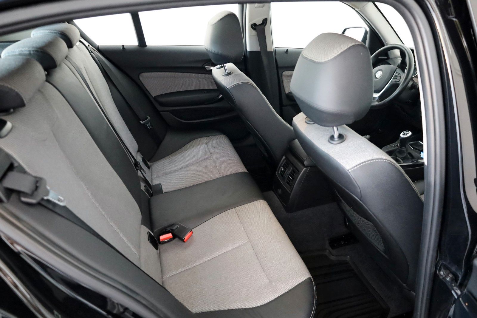 Fahrzeugabbildung BMW 116i Lim. 5-trg.  Urban Line SH,PDC,Allwetter