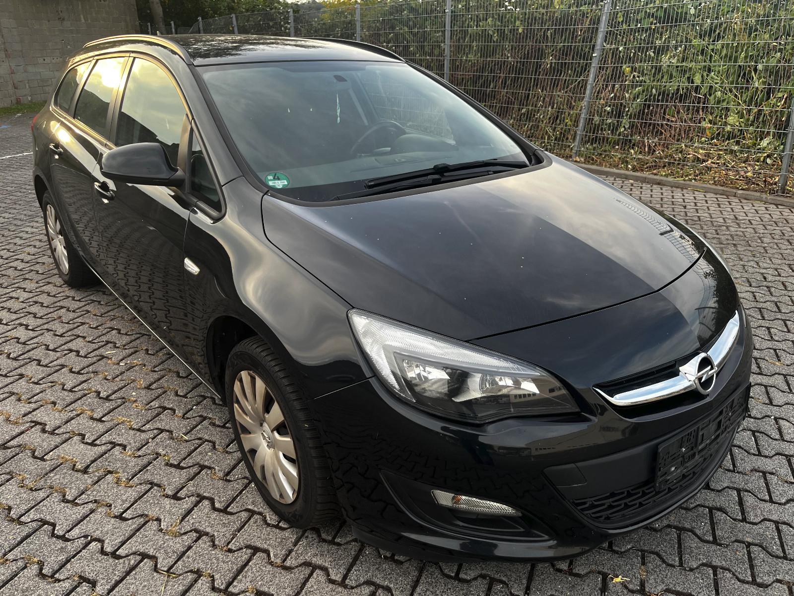 Opel Astra 2015 — interior