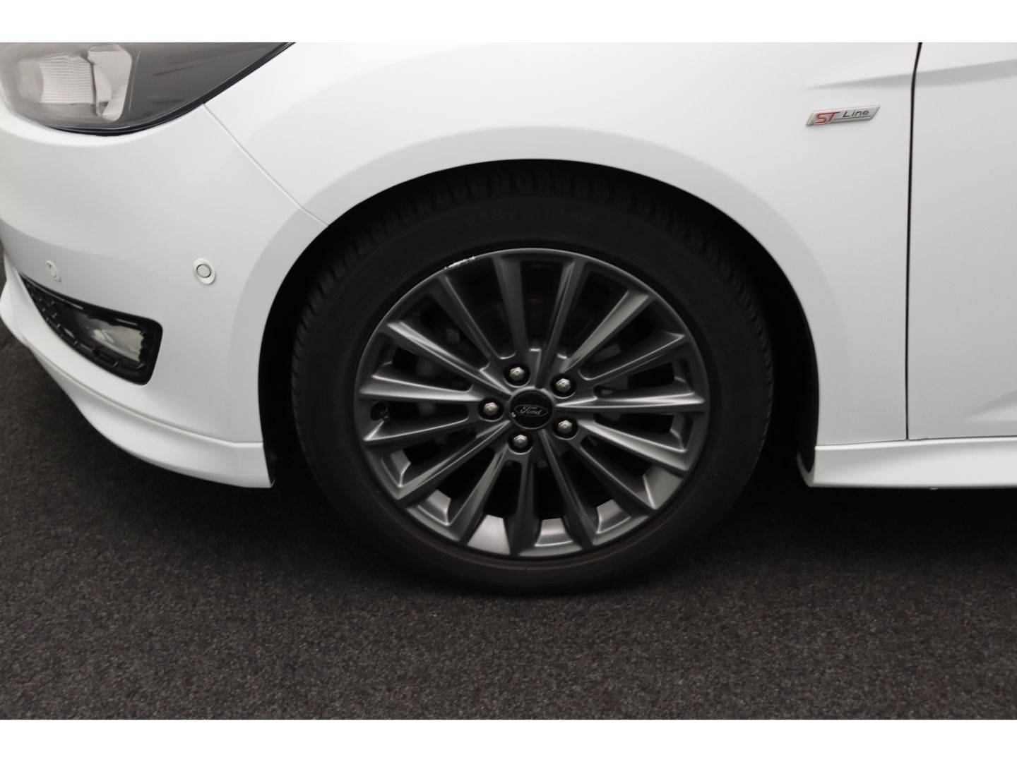 Fahrzeugabbildung Ford Focus 1.0 Turnier ST-Line 2-Zonen-Klimaautom