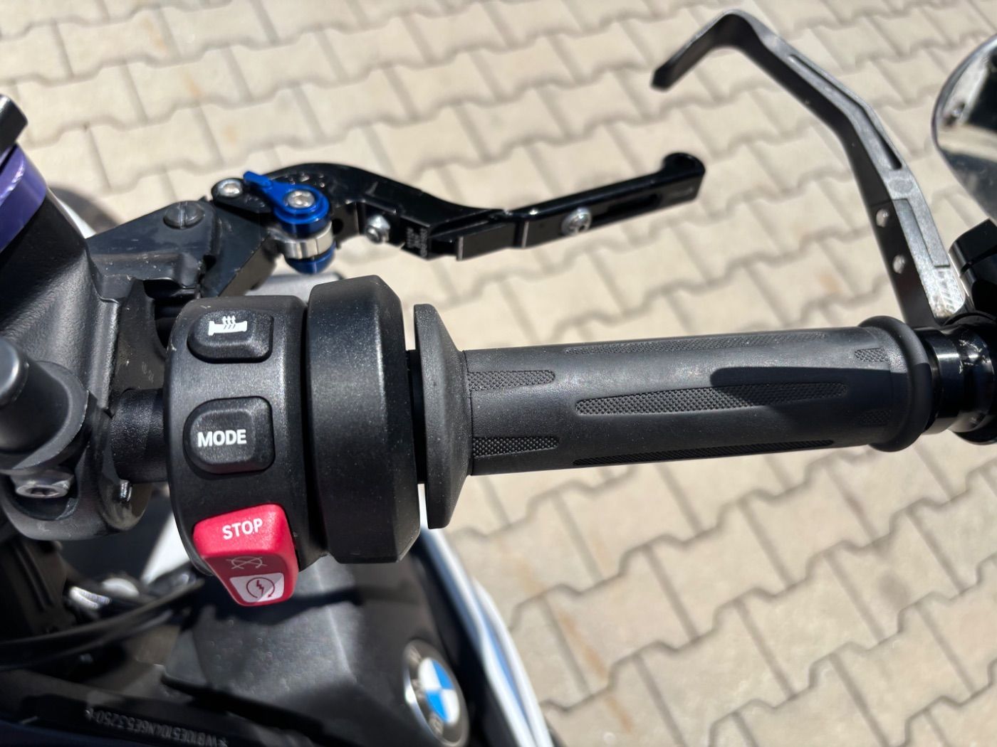 Fahrzeugabbildung BMW S 1000 R M Paket, Carbonräder viel Zubehör