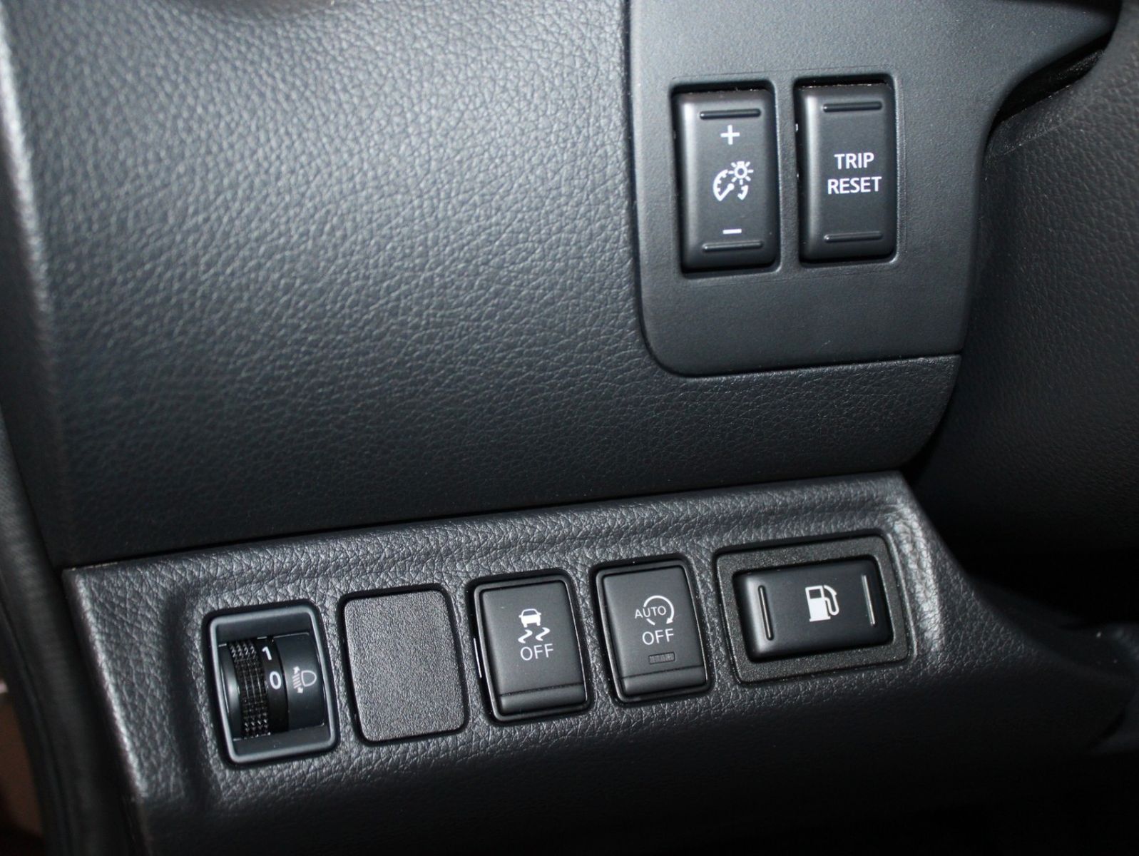 Fahrzeugabbildung Nissan Navara Double Cab Connecta 4x4 AHK Hardtop 1.Hd