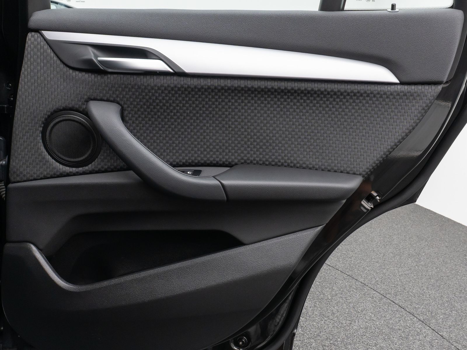 Fahrzeugabbildung BMW X1 sD20i Kamera HUD DAB Alarm Geschwindigkeitsre