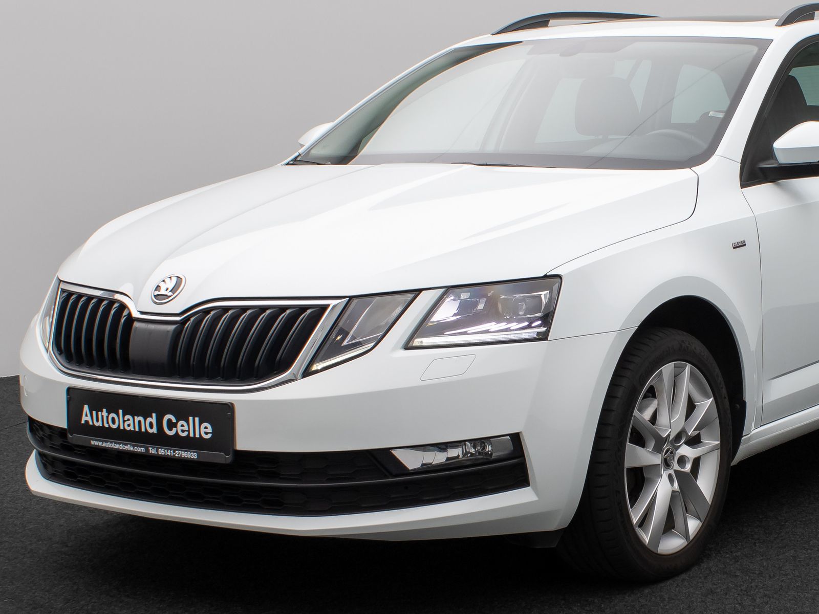 Fahrzeugabbildung SKODA Octavia Combi Clever 4x4 Aut. Panorama AHK 8Fach