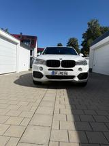 BMW X5 xDrive30d - M-Paket / Sport / 8- fach bereift - BMW X5: Sport Paket