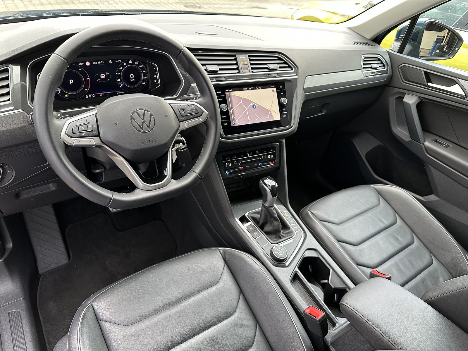 Fahrzeugabbildung Volkswagen Tiguan 2.0 TDI DSG Life 4Motion NAV+LED+ACC+AHK