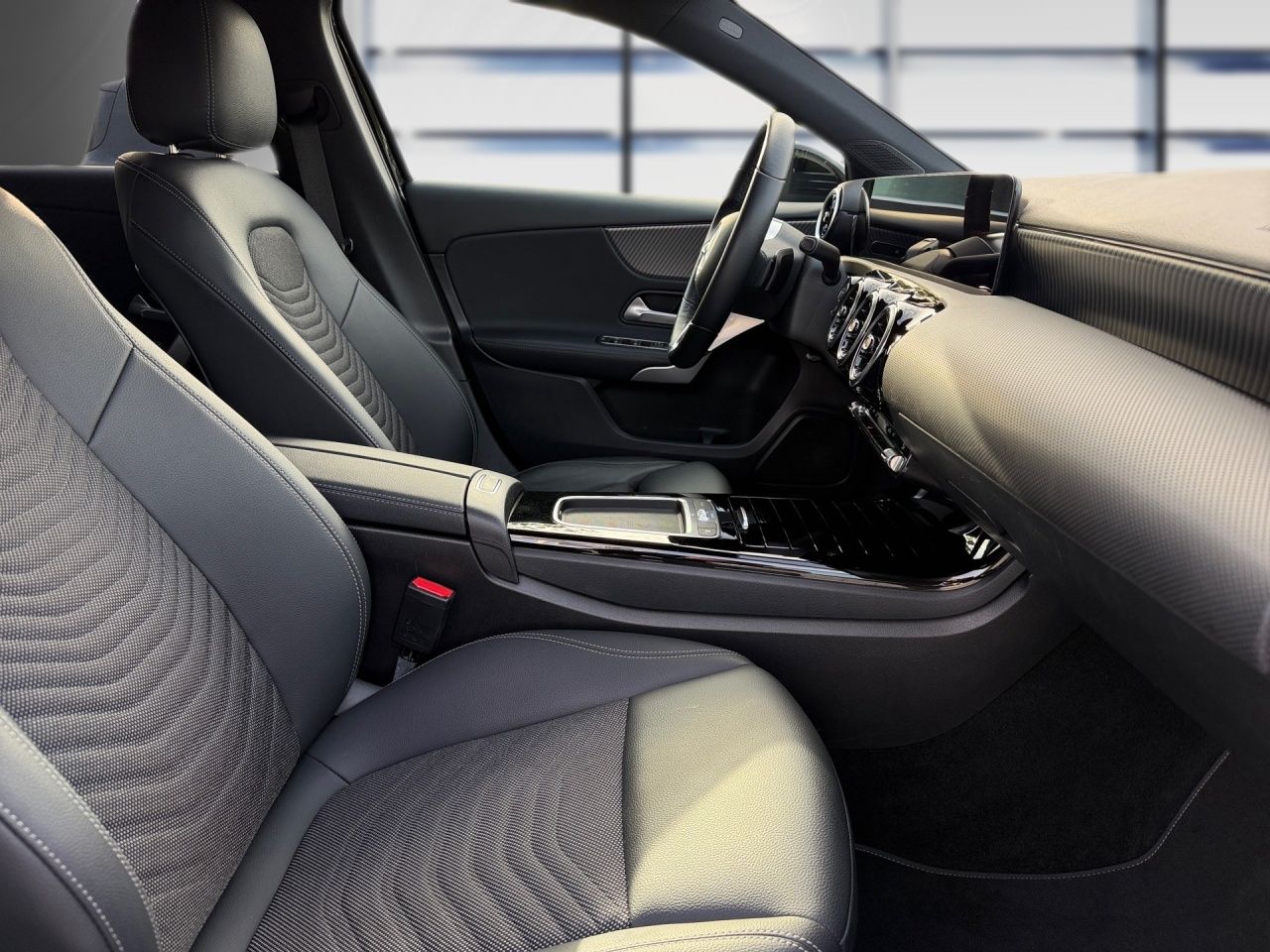Fahrzeugabbildung Mercedes-Benz A 180 NIGHT+MULTIBEAM+KAMERA+SITZKOMFORT+