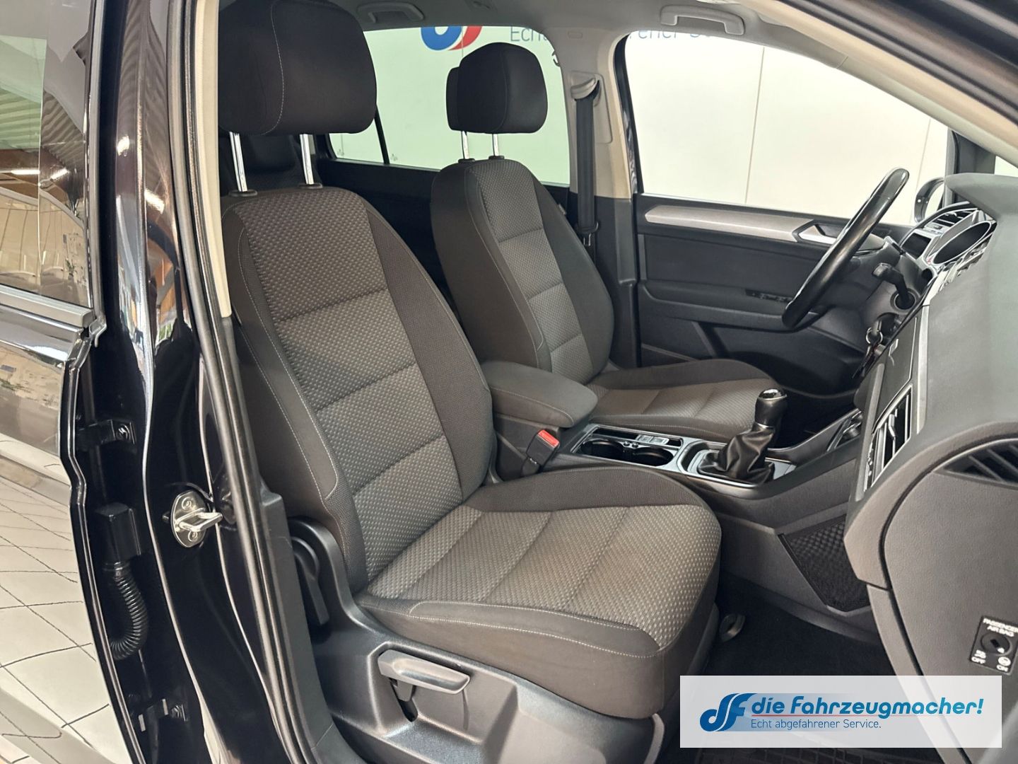 Fahrzeugabbildung Volkswagen Touran Comfortline 2,0TDi Navi Dyn. Kurvenlicht