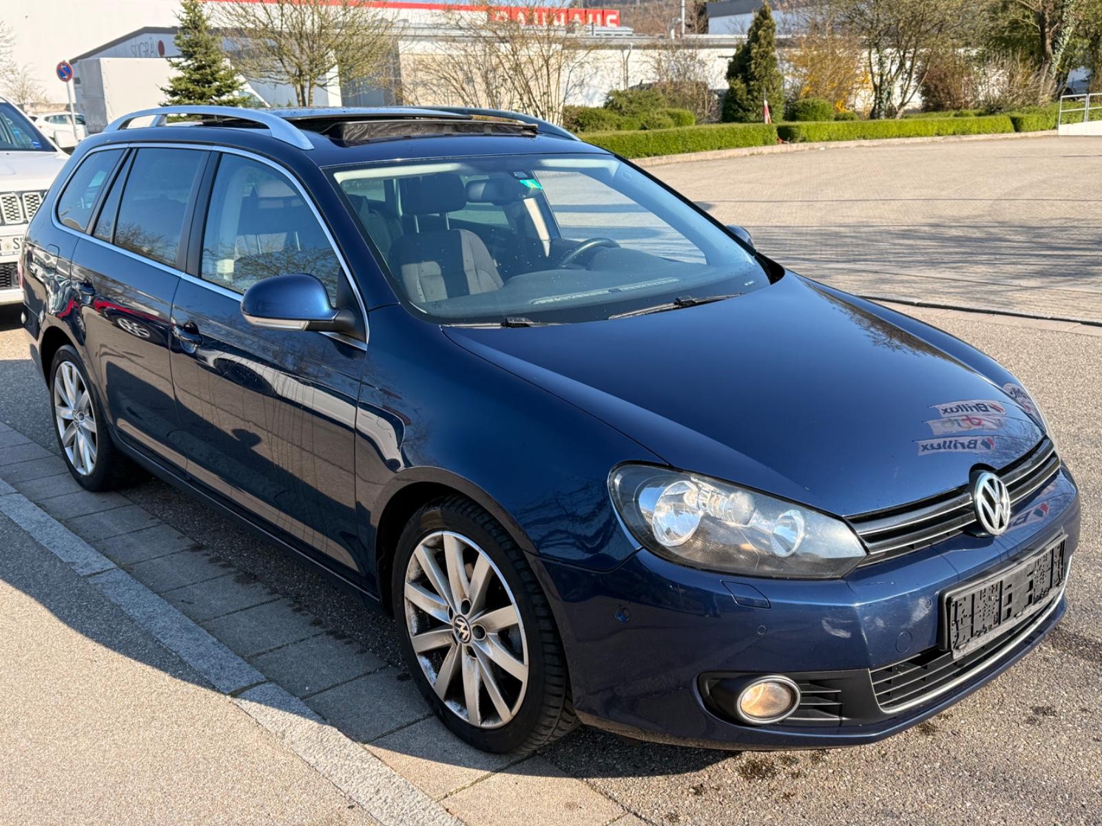 Volkswagen Golf 2012 — interior