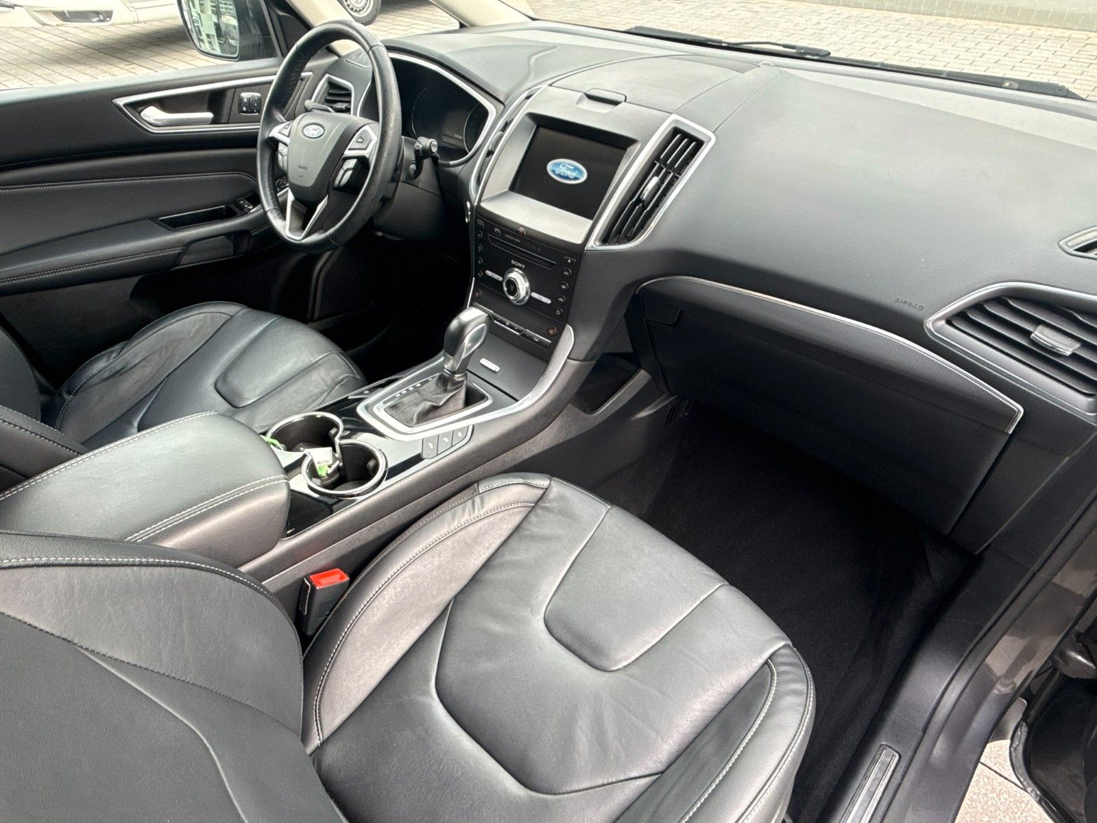 Fahrzeugabbildung Ford S-MAX Titanium 7 Sitzplätze