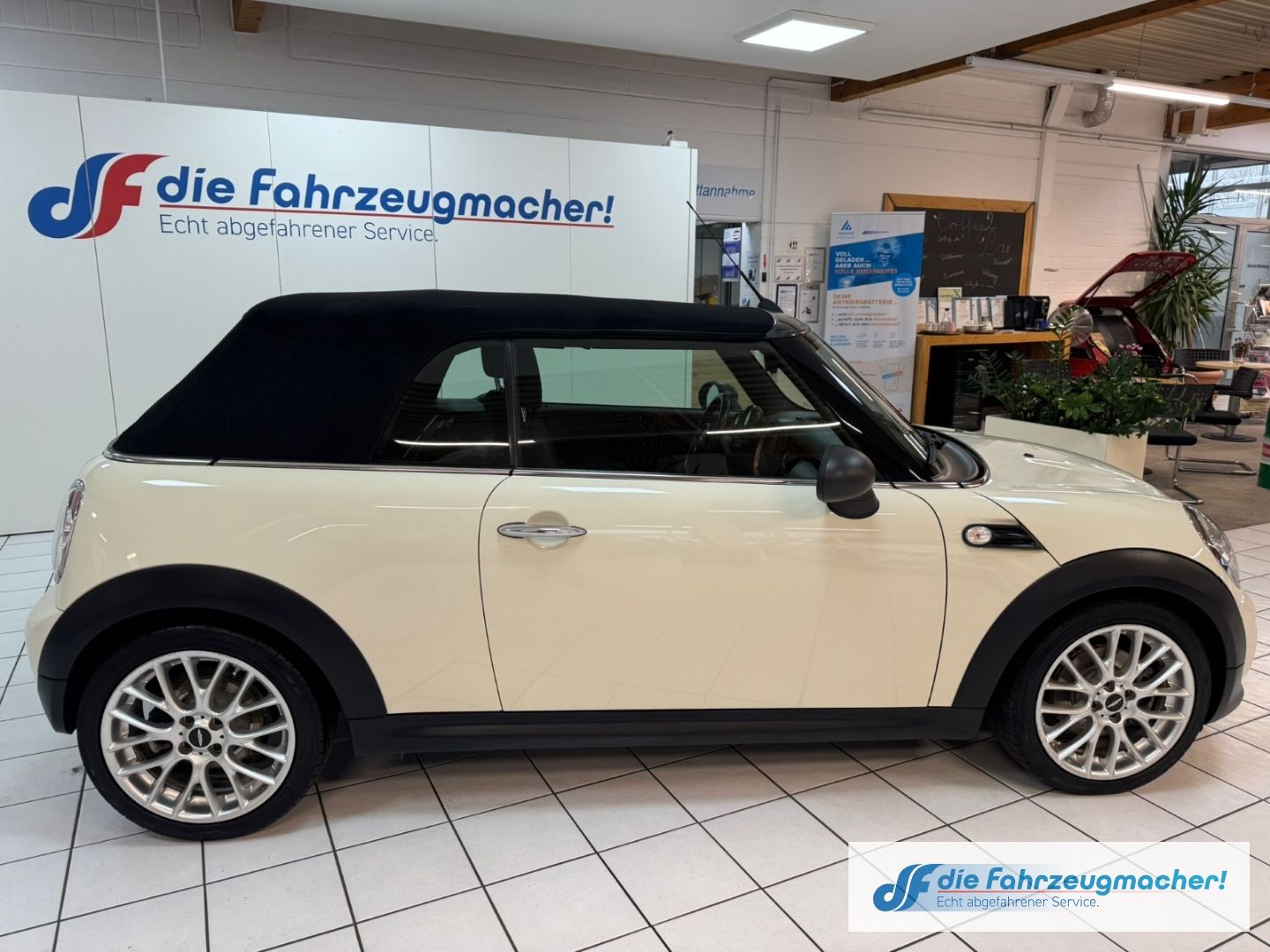 Fahrzeugabbildung MINI One Cabrio El. Verdeck Klimaautom Ambientebeleuc