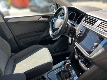 Volkswagen Tiguan - 12