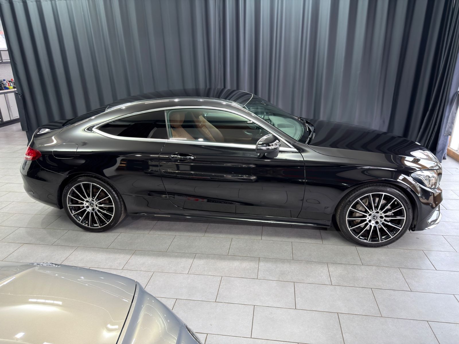 Fahrzeugabbildung Mercedes-Benz C250 Coupe|AMG-LINE|19 ZOLL|ILS-LED|NAVI|AUTOMAT