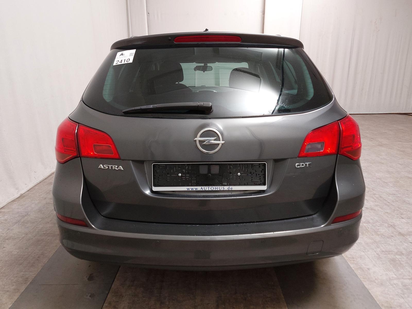 Opel Astra 2012 — photo 14