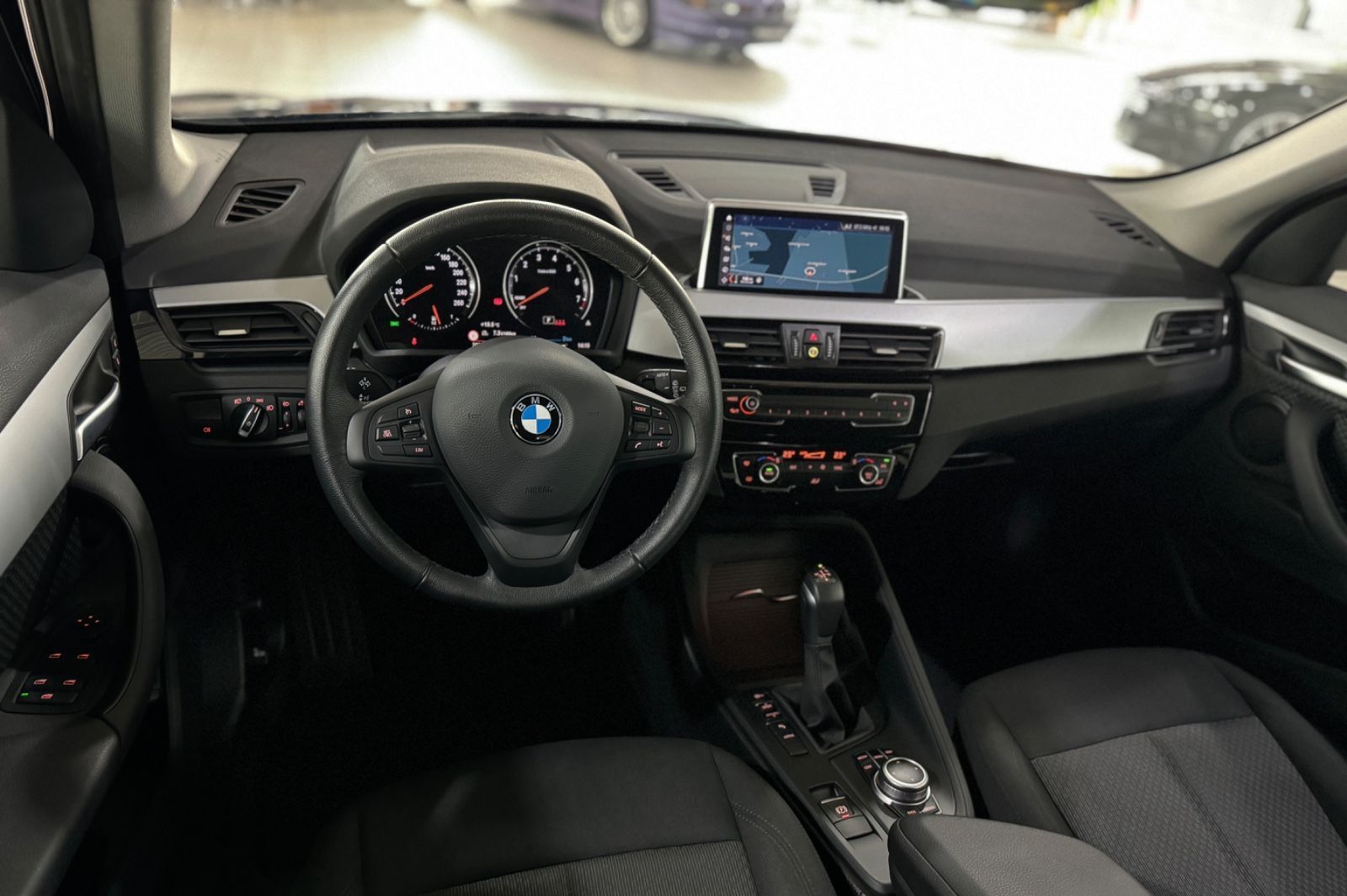 Fahrzeugabbildung BMW X1 xD25e Parkassist DAB Navi Geschwindigkeitsreg