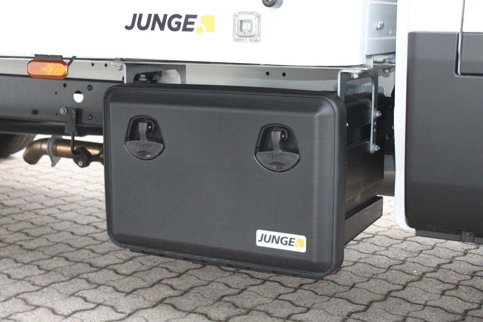 Fahrzeugabbildung Iveco 35S16A8/P Koffer/LBW/Seitentür Voll-LED