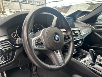 BMW 530d xDrive Touring M Sportpaket Head-Up HiFi