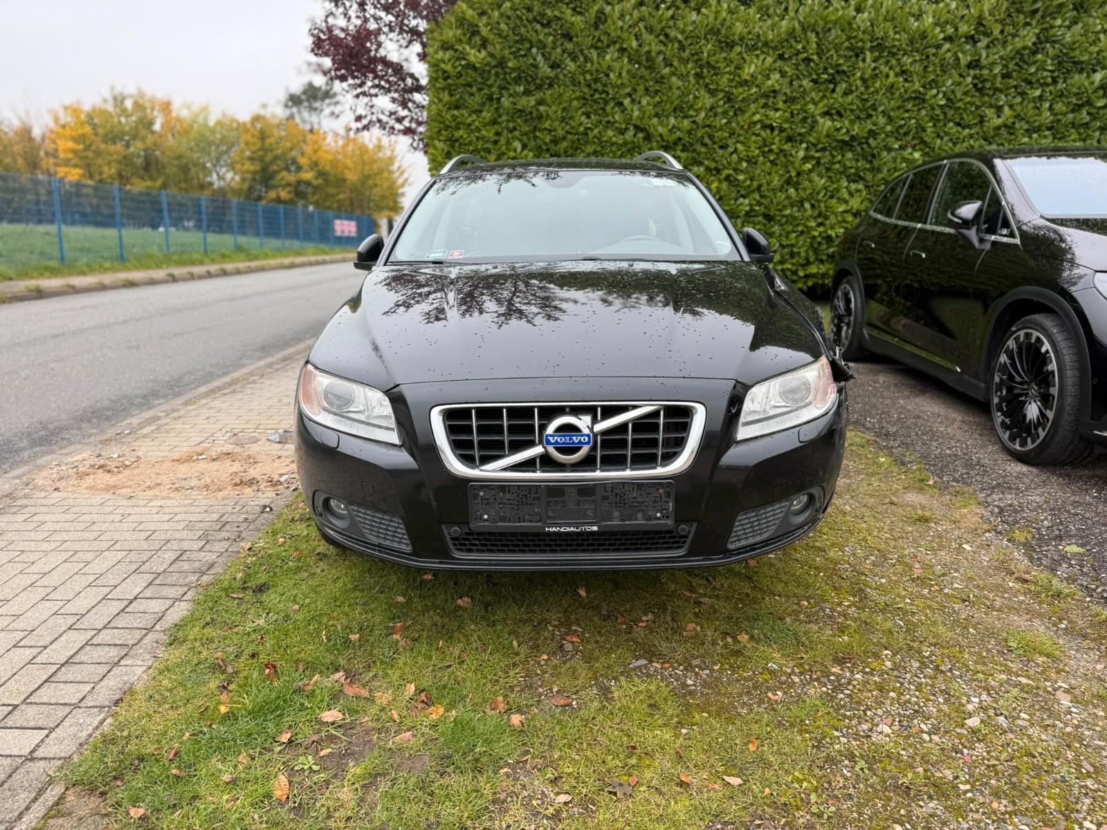 Volvo V70 2011 — rear view