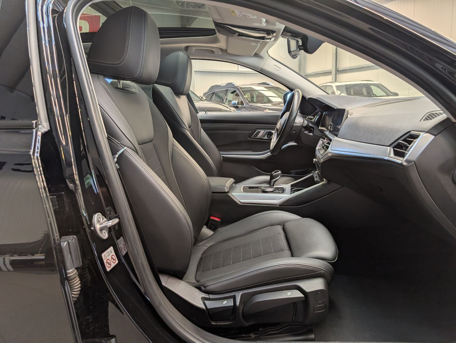 Fahrzeugabbildung BMW 320 e xDrive Sport Line Schadow Pano Laser Navi