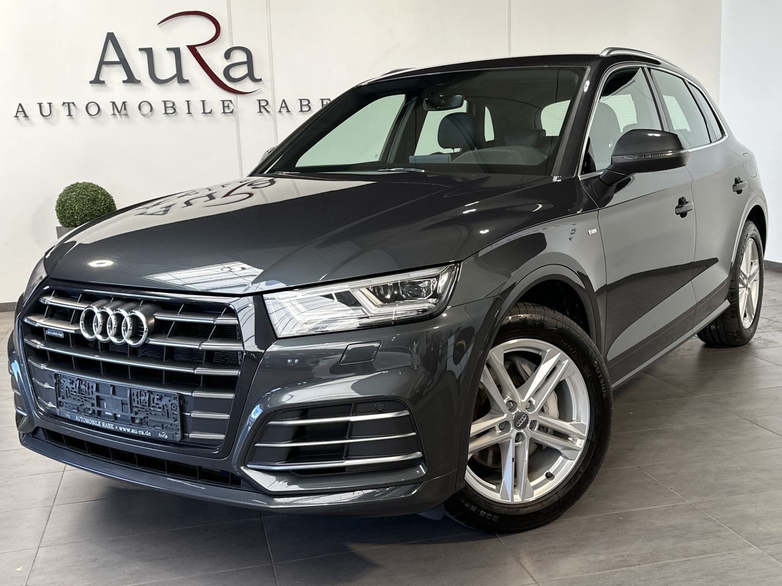 Fahrzeugabbildung Audi Q5 55 TFSI e Quattro S-Line NAV+LED+LUFTFEDERUNG