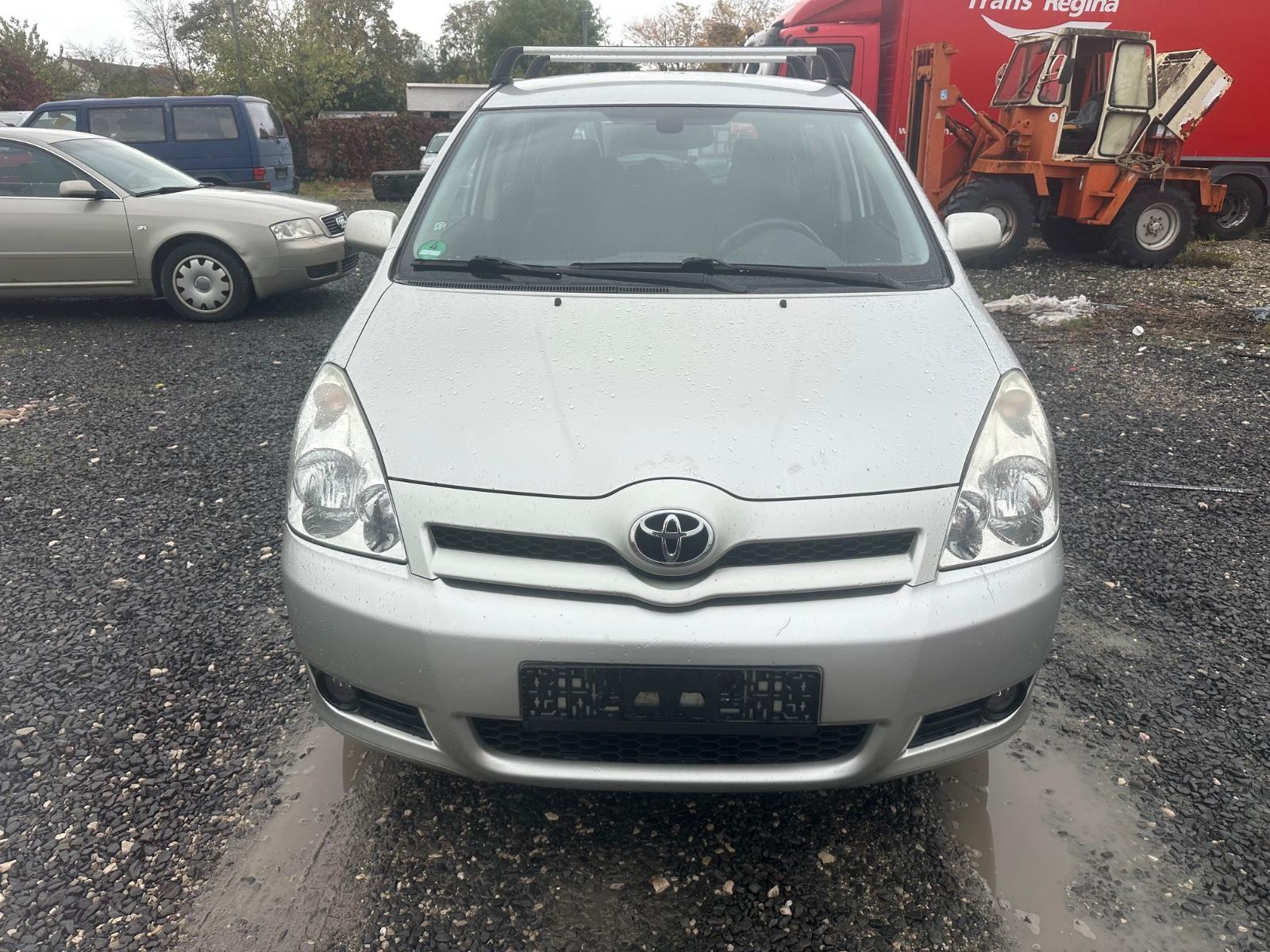 Toyota Corolla Verso 2005 — photo 8
