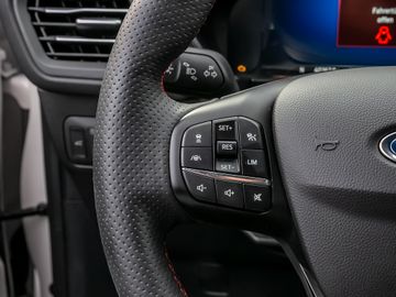 Ford Kuga ST-Line X HUD AHK klapp. Navi Digi-Cockpit