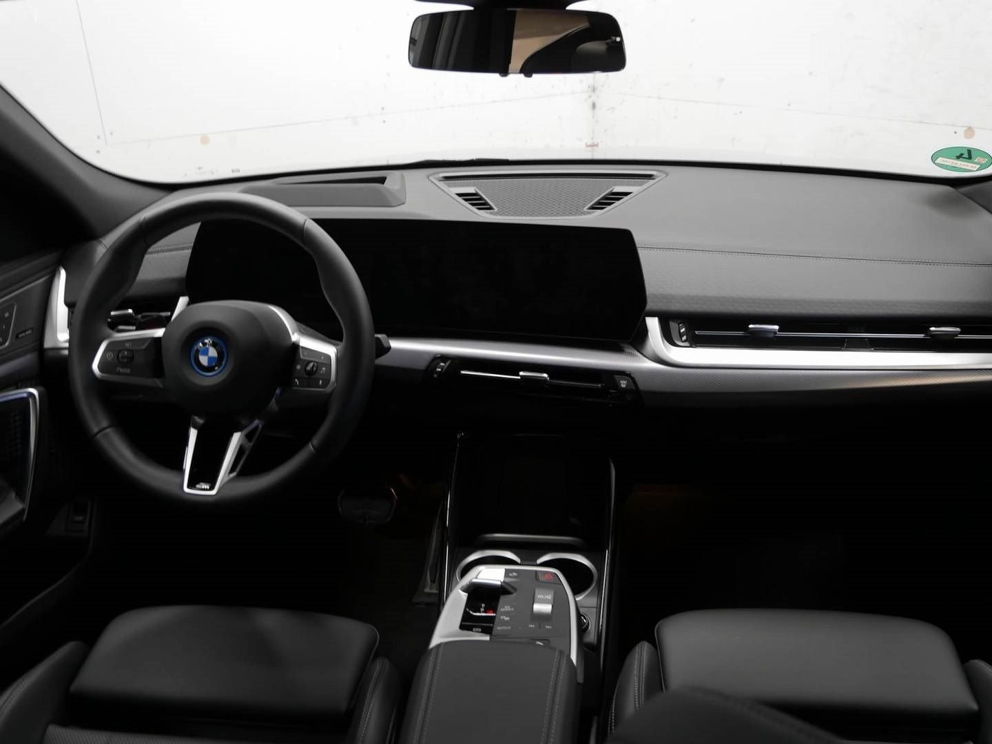 BMW iX2 - Bild 3