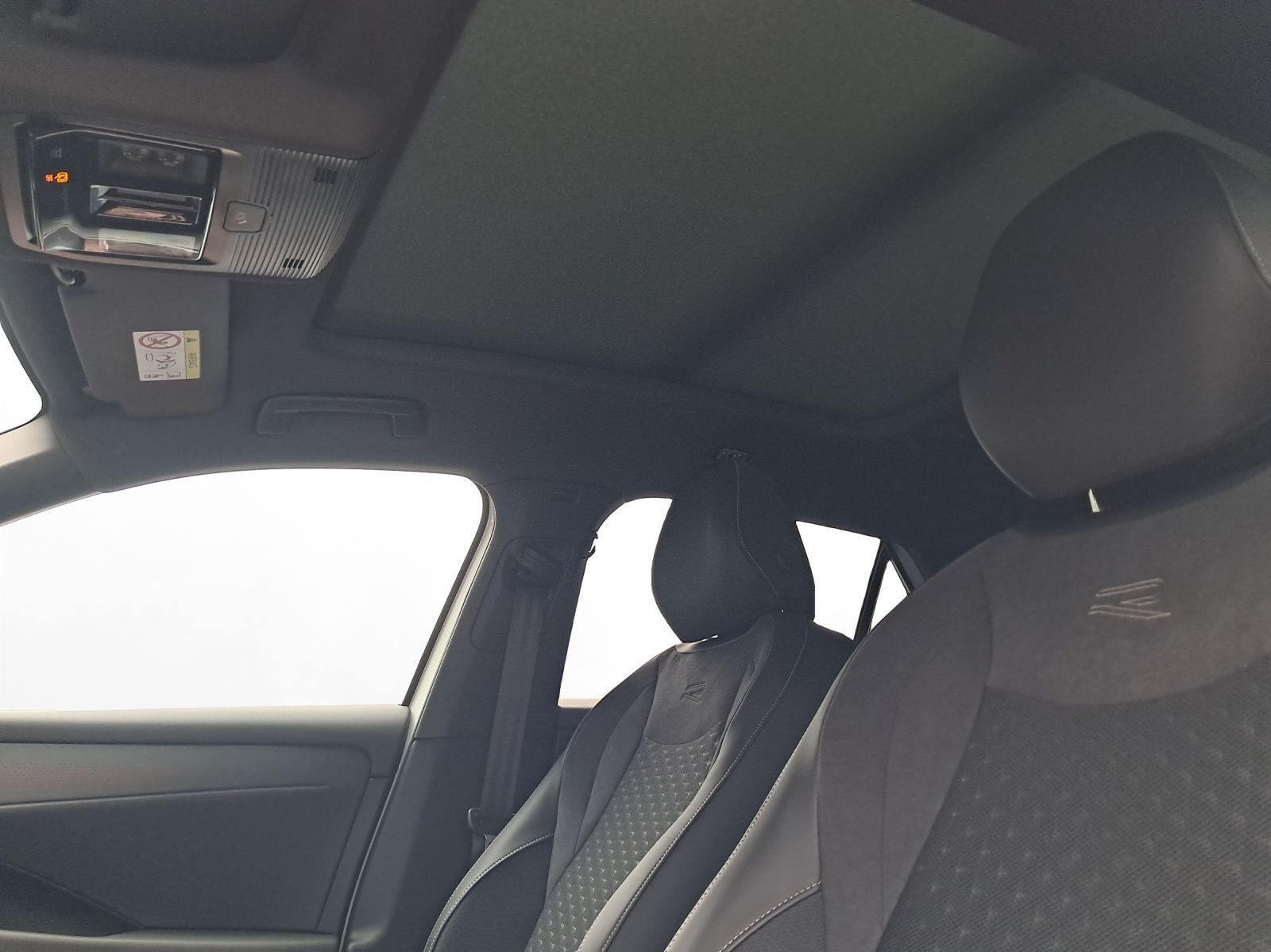 Volkswagen T-Roc - Bild 12