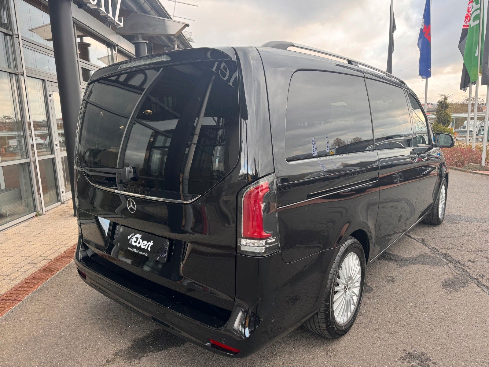 Fahrzeugabbildung Mercedes-Benz V 250 d STYLE el.Tür AHK2,5 DISTRONIC 360Kamera