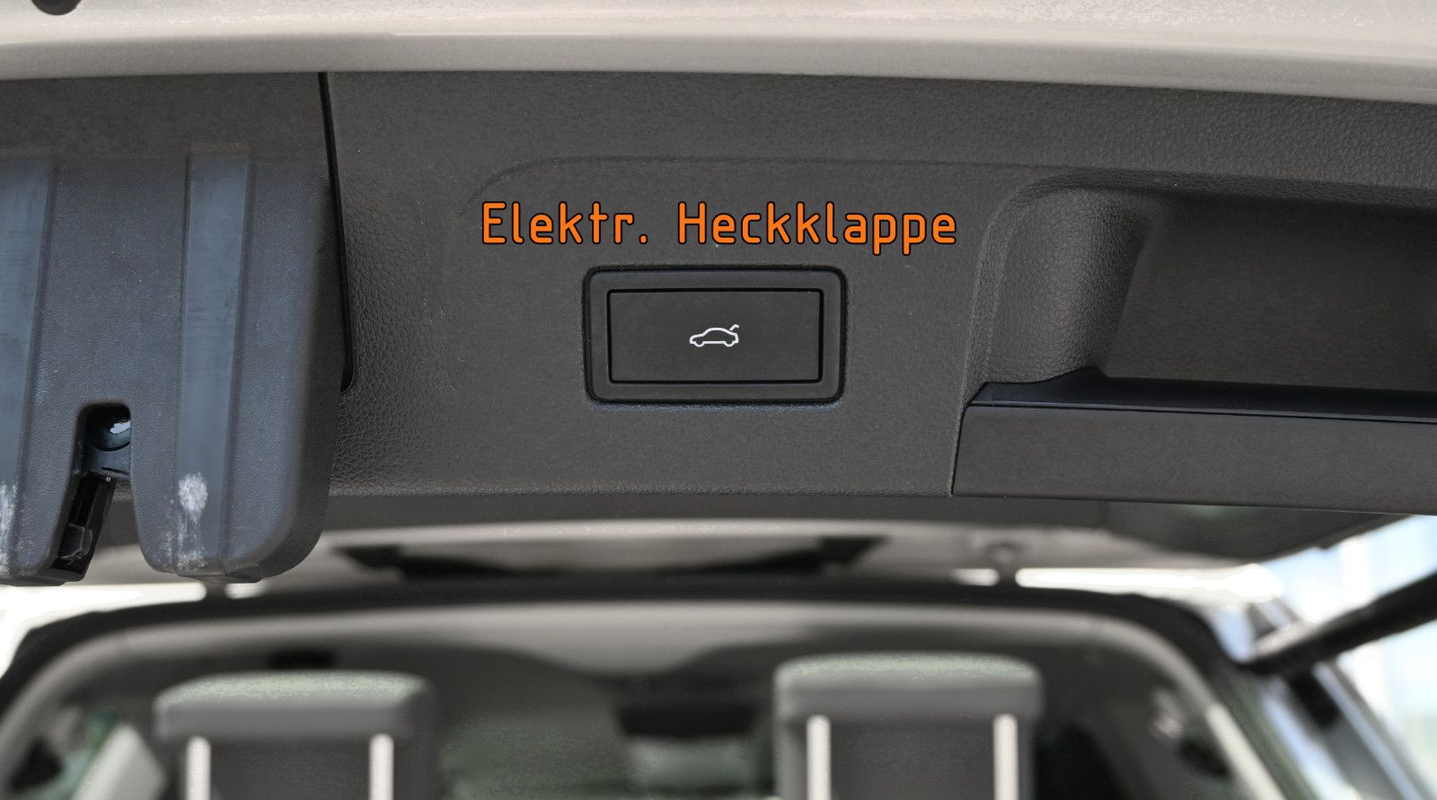 Fahrzeugabbildung Volkswagen Touran 2.0 TDI DSG Comfortline °UVP 58.943€°STHZ