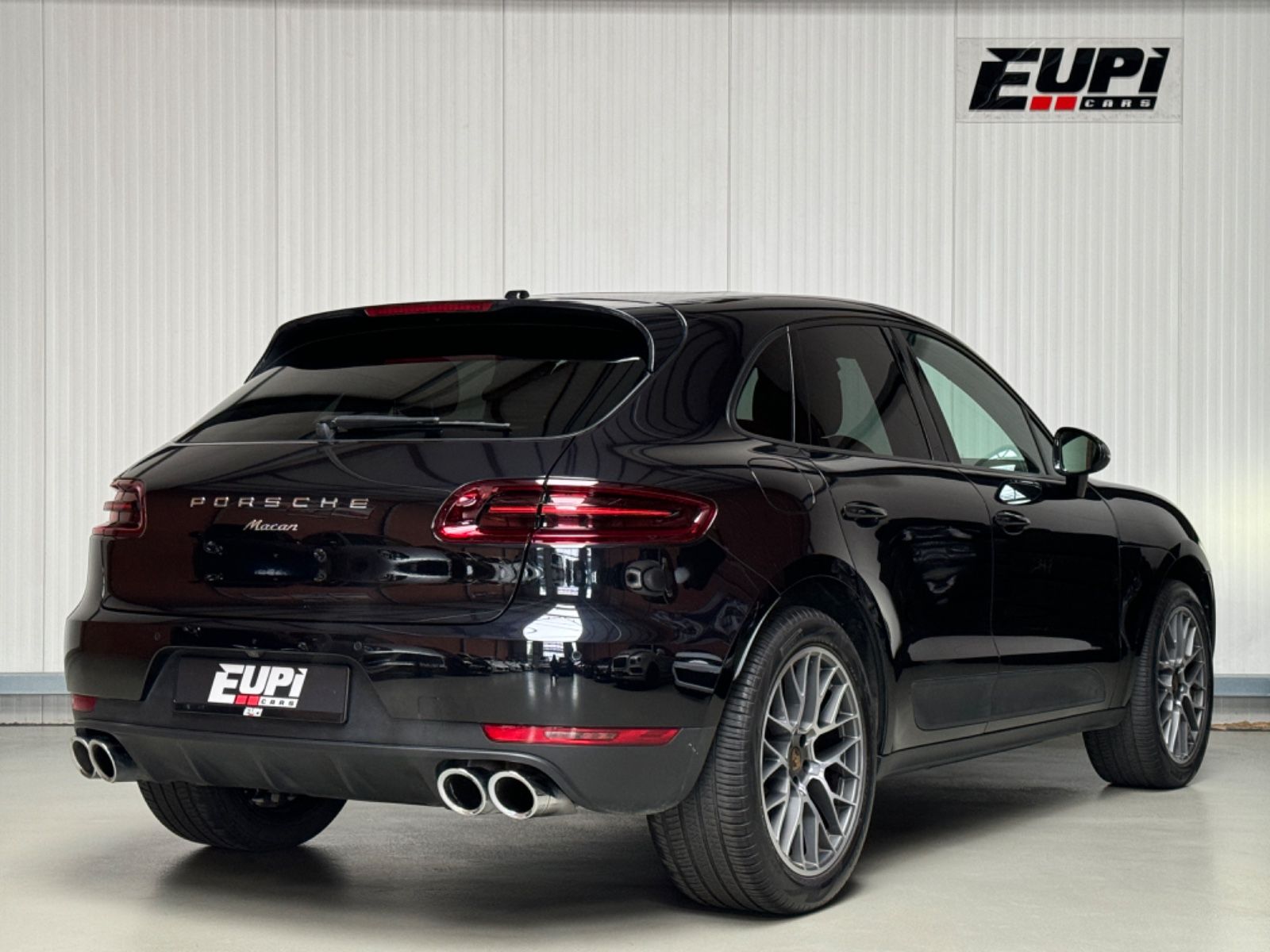 Fahrzeugabbildung Porsche Macan 2.0/Bose/Luftfahr./Sport Chrono/SAGA