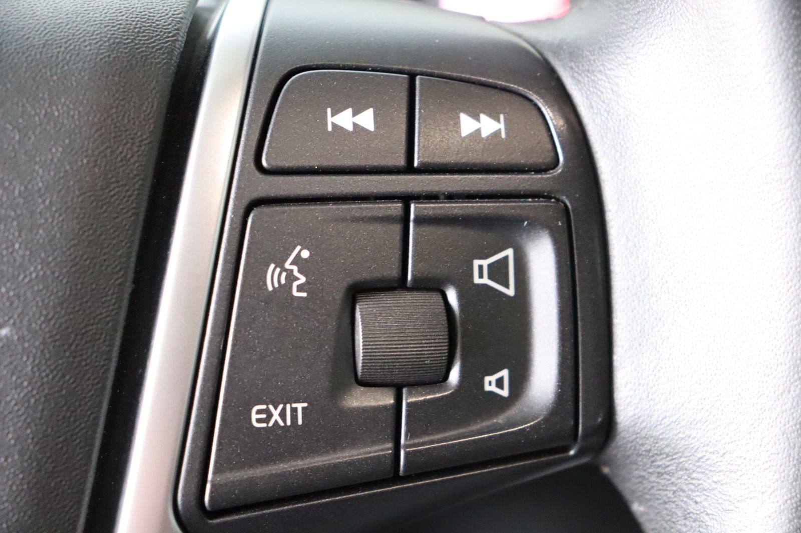 Fahrzeugabbildung Volvo V40 Cross Country * LED * Navi * RFK