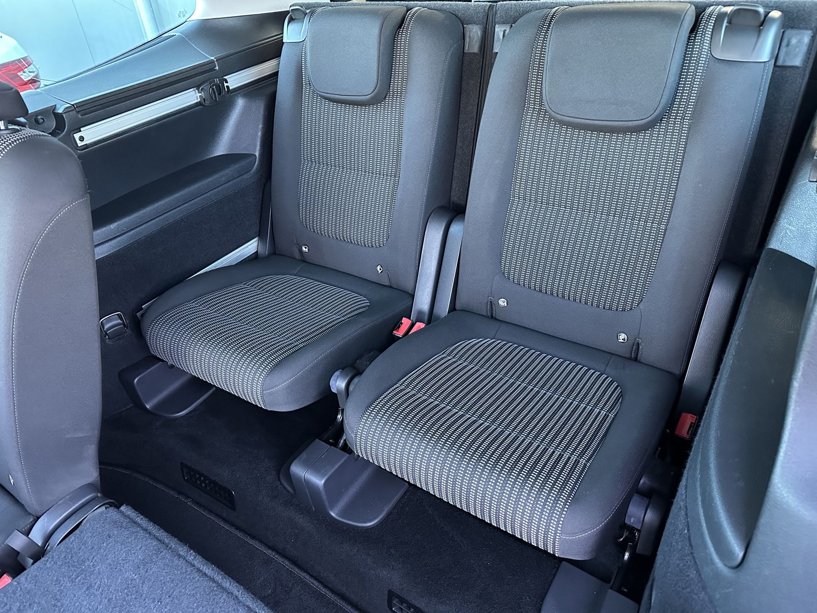 Fahrzeugabbildung SEAT Alhambra 1.4 TSI Style 7-Sitzer NAV+XEN+PANO+KAM