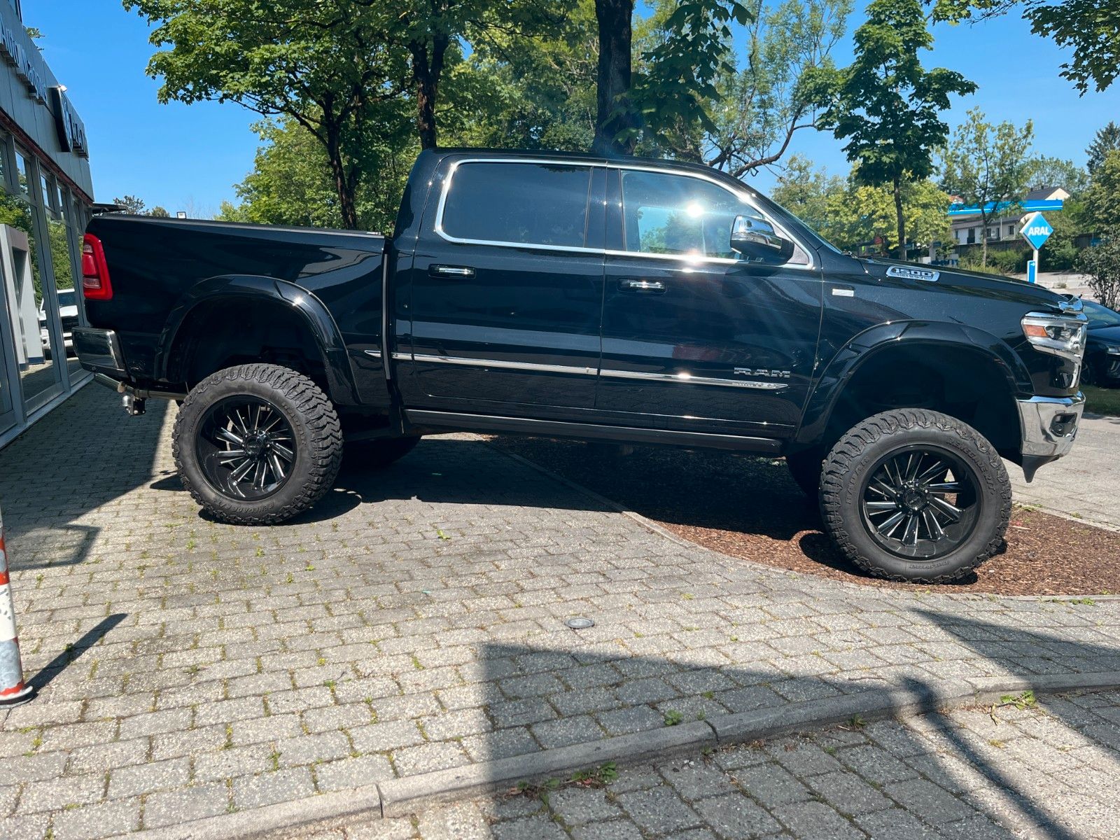 Fahrzeugabbildung Dodge RAM 1500 Limited  10"höher Alles Eingetragen!!!