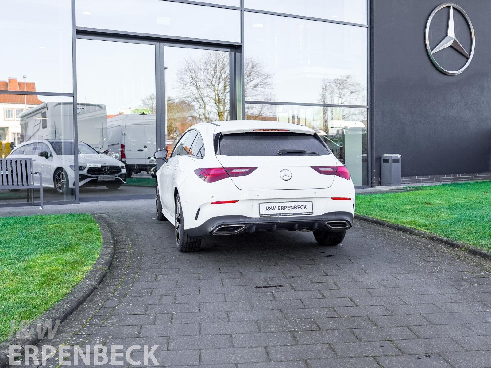 Fahrzeugabbildung Mercedes-Benz CLA 200 SB AMG 360° FAP Pano Night Distr Std.Hz.
