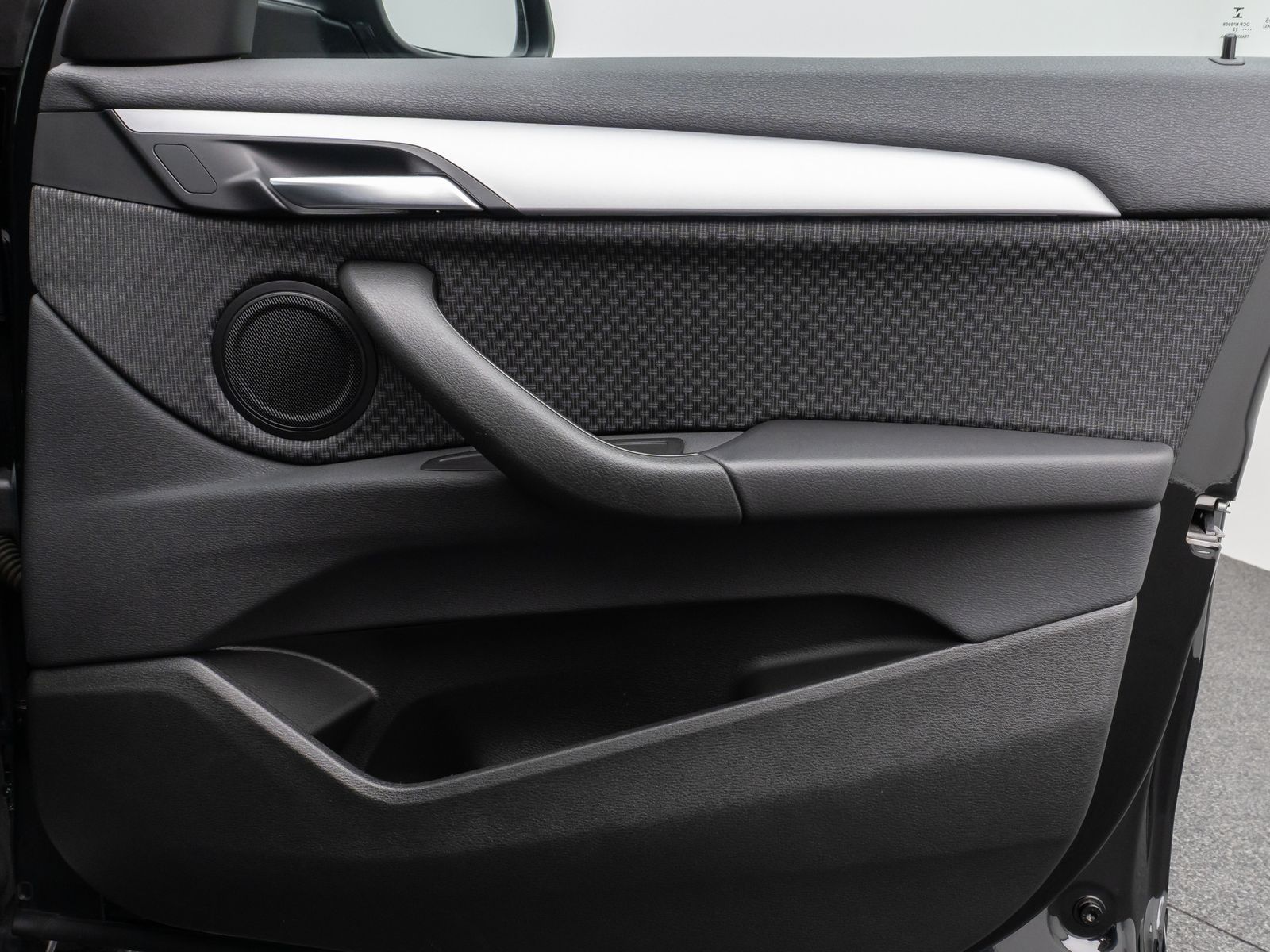 Fahrzeugabbildung BMW X2 xD25e Kamera DAB Lordos Geschwindigkeitsreg