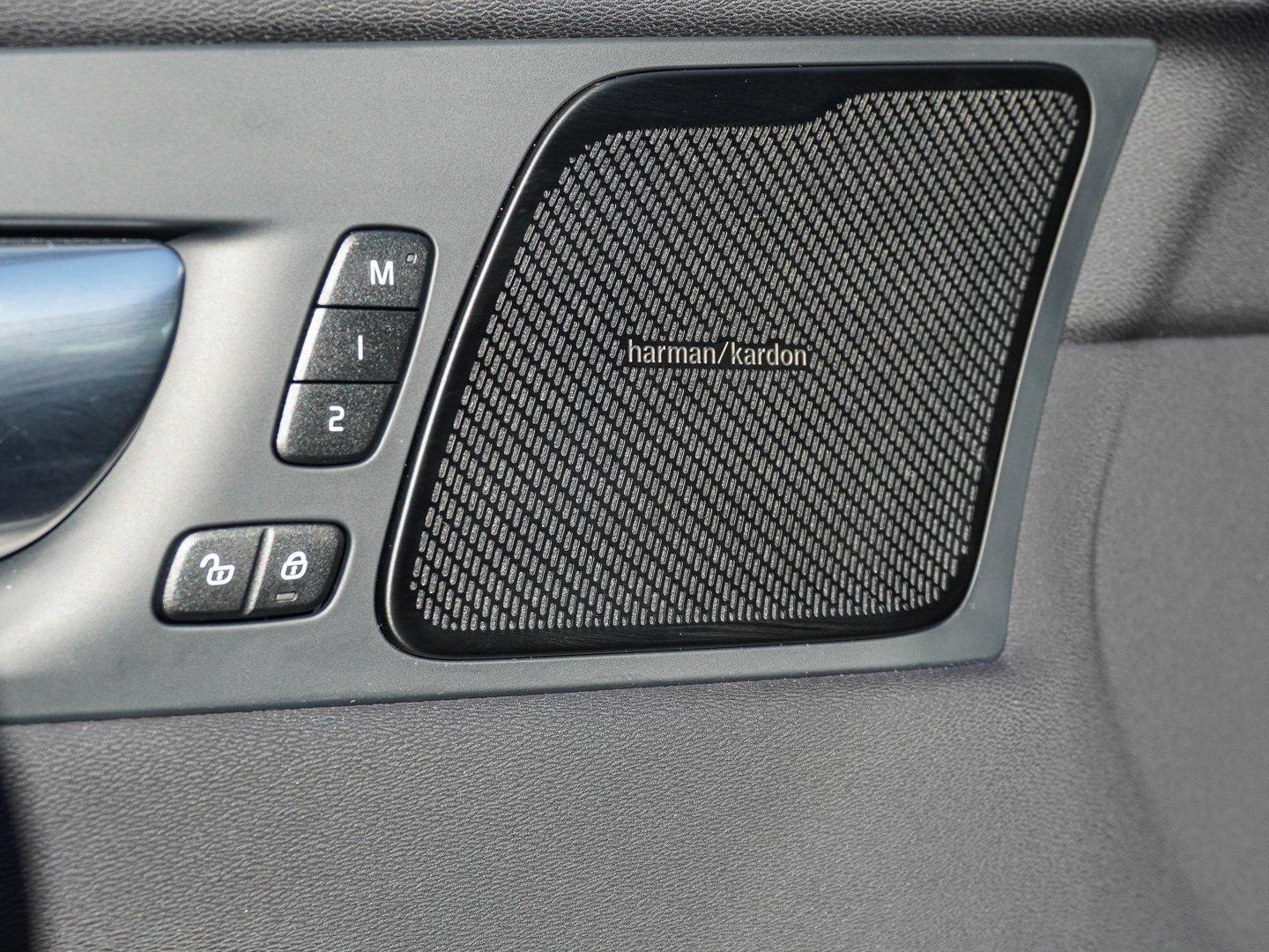 Volvo XC60 T8 AWD Black Edition Ultra Plug-in Hybrid